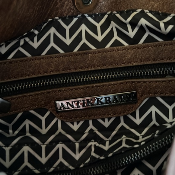 Handbag - Picture 9 of 9